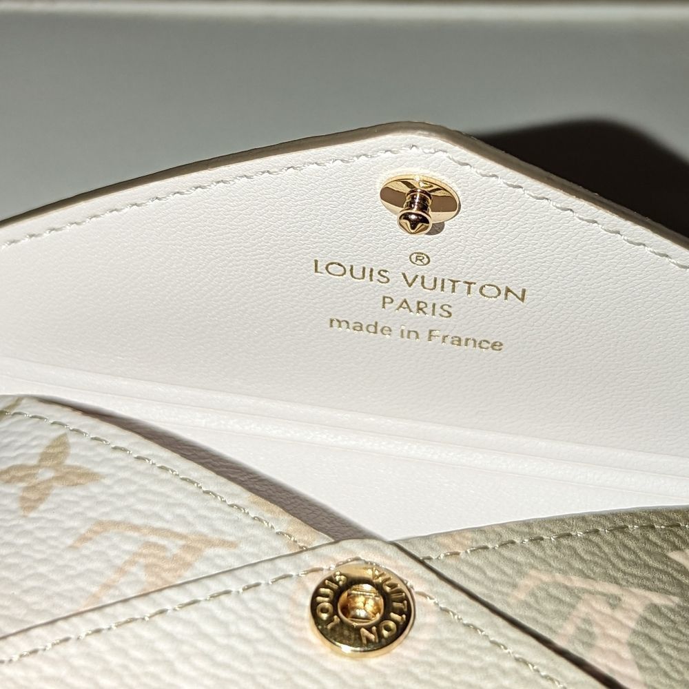 Louis Vuitton Pink Beige Monogram Card Holder - Picture 4 of 8